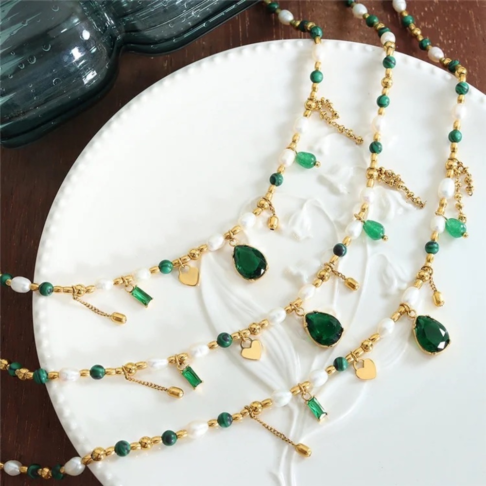 Dress to impress w/ these combo pearl faux & emerald looking gem stone jewelry.